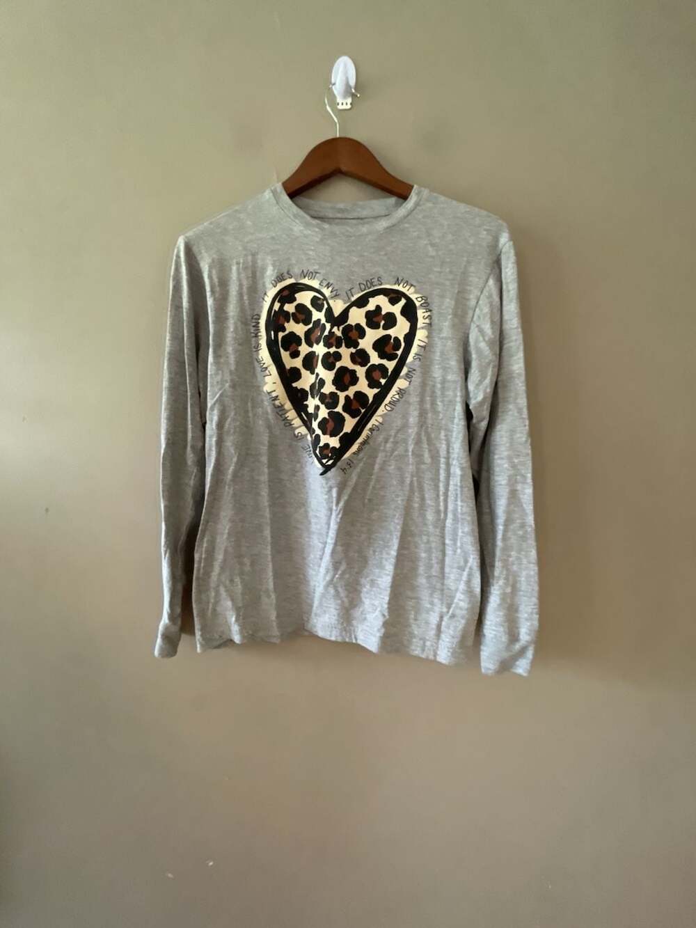 Love & Faith Leopard Heart Graphic Long Sleeve Heather Gray T-Shirt Size S